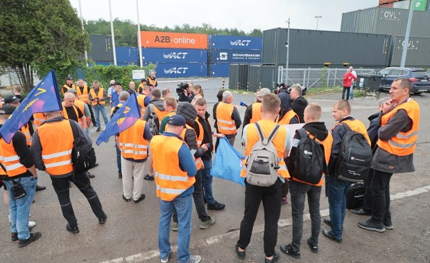 Wiceminister ogłasza ws. PKP Cargo. W tle strajki kolejarzy 