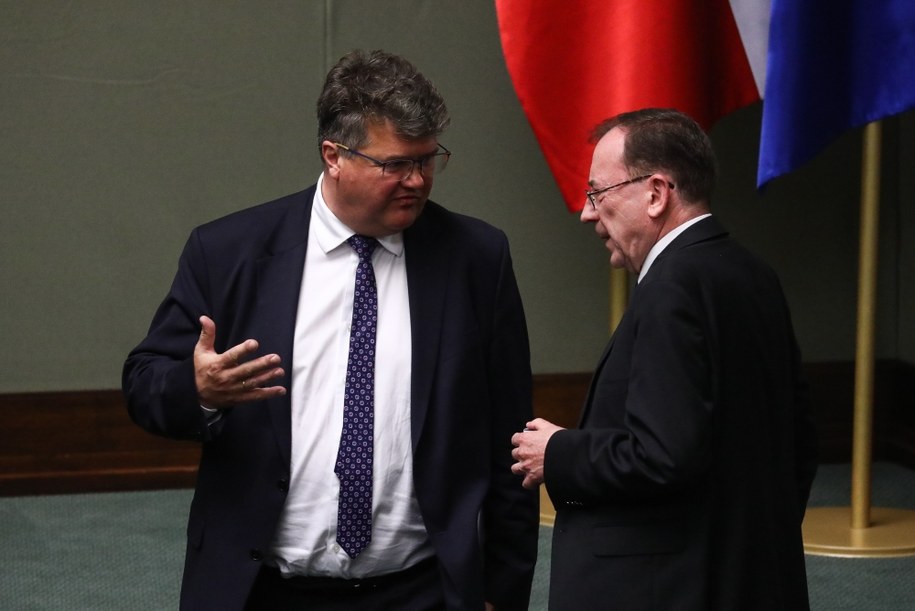 Wiceminister spraw wewnętrznych i administracji Maciej Wąsik oraz minister spraw wewnętrznych i administracji Mariusz Kamiński /Tomasz Gzell /PAP
