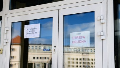 Wiceminister zdrowia: Zachorowań będzie przybywać. Powstaną kolejne szpitale jednoimienne