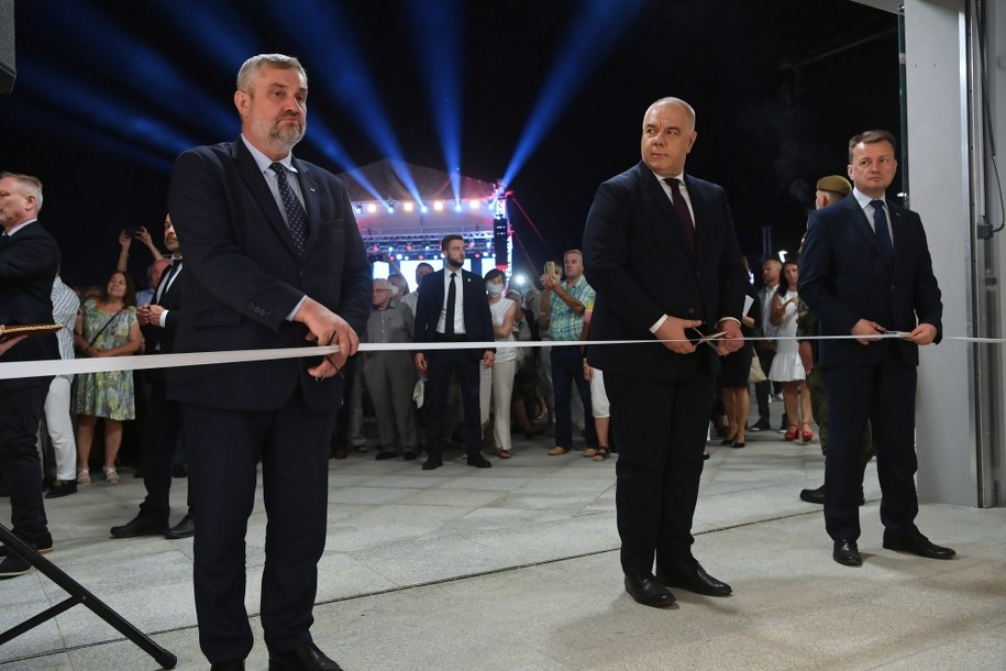 Wicepremier Jacek Sasin , szef MON Mariusz Błaszczak  i minister rolnictwa Jan Krzysztof Ardanowski /\Tytus Żmijewski /PAP/EPA