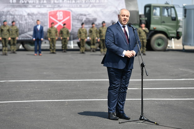Wicepremier, minister aktywów państwowych Jacek Sasin w bazie wojskowej w Białej Podlaskiej /Wojtek Jargiło /PAP