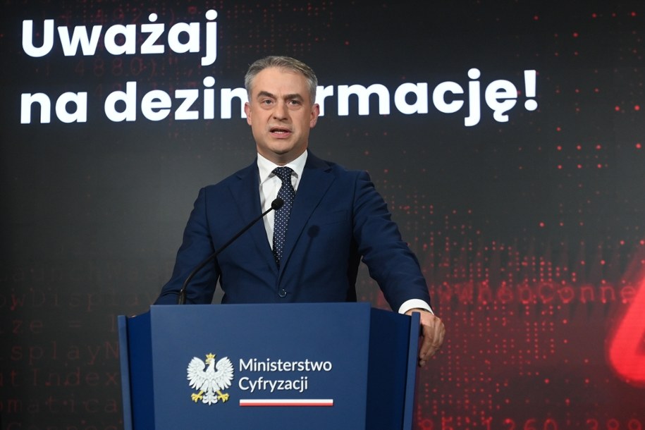 Wicepremier, minister cyfryzacji Krzysztof Gawkowski podczas konferencji prasowej w Ministerstwie Cyfryzacji w Warszawie /Piotr Nowak /PAP
