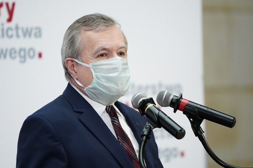 Piotr Gliński: Wstrzymujemy wypłaty dla artystów ...