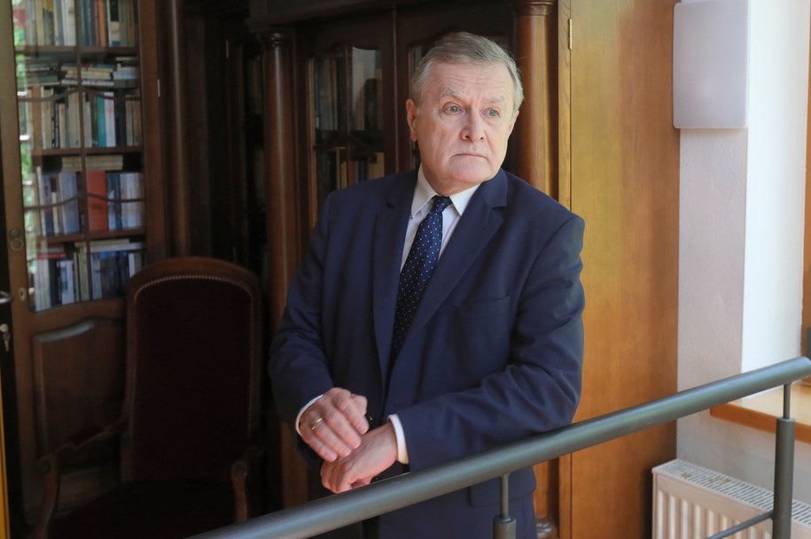 Wicepremier, minister kultury, dziedzictwa narodowego i sportu Piotr Gliński po debacie w ramach spotkania ministrów kultury Polski i Litwy w Dworku Miłosza w Krasnogrudzie /Tomasz Waszczuk /PAP