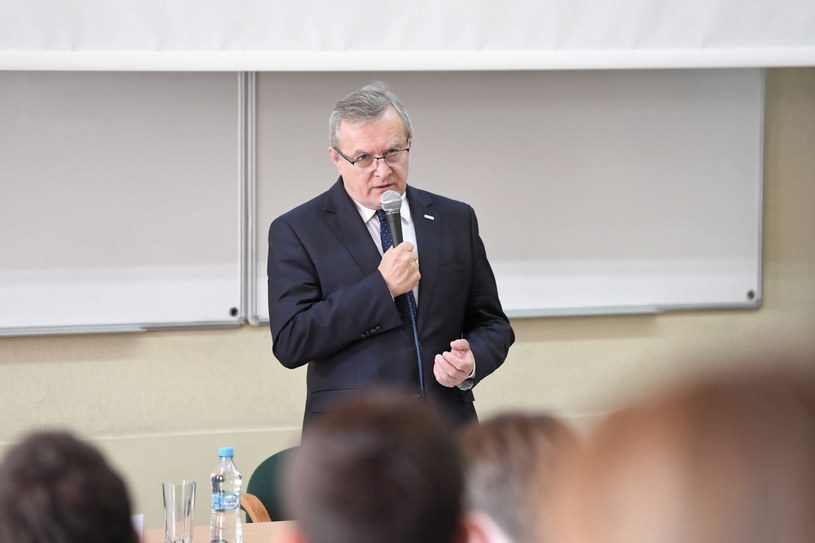 Wicepremier, minister kultury Piotr Gliński podczas wykładu, w ramach IV Forum Organizacji Młodzieżowych "Wspólnie Dla Przyszłości" /	Grzegorz Michałowski   /PAP