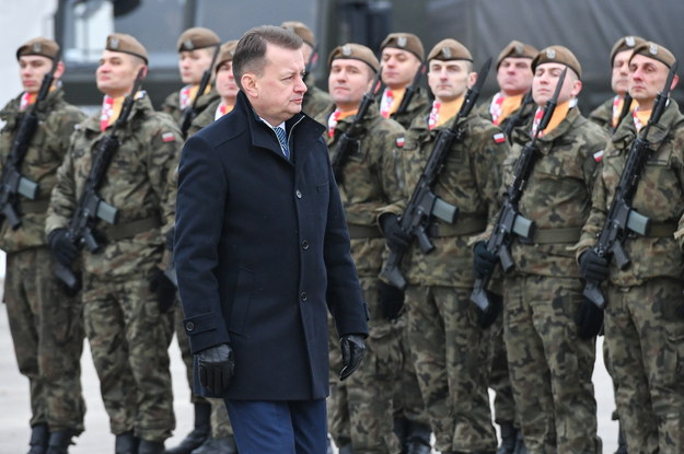 Wicepremier, minister obrony narodowej Mariusz Błaszczak podczas zaprzysiężenia 68 żołnierzy 2. Lubelskiej Brygady OT, 28.01.2023 r. /Wojtek Jargiło /PAP