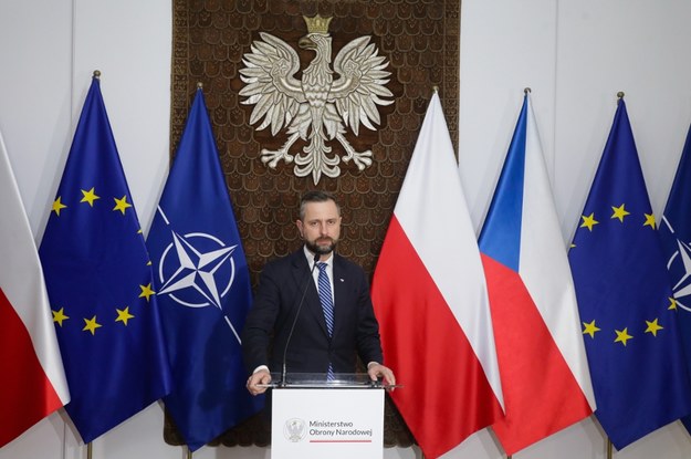 Wicepremier, minister obrony narodowej RP Władysław Kosiniak-Kamysz podczas wspólnej konferencji prasowej z minister obrony Republiki Czeskiej Janą Cernochovą, po spotkaniu w siedzibie MON w Warszawie /Tomasz Gzell /PAP