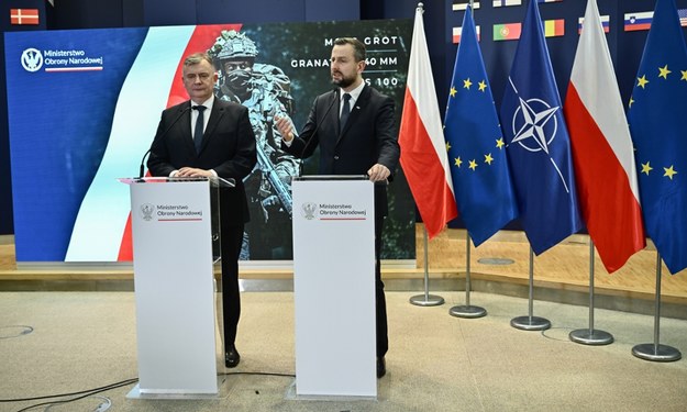 Wicepremier, minister obrony narodowej Władysław Kosiniak-Kamysz (P) i wiceminister obrony narodowej Paweł Bejda (L) /Przemysław Piątkowski /PAP