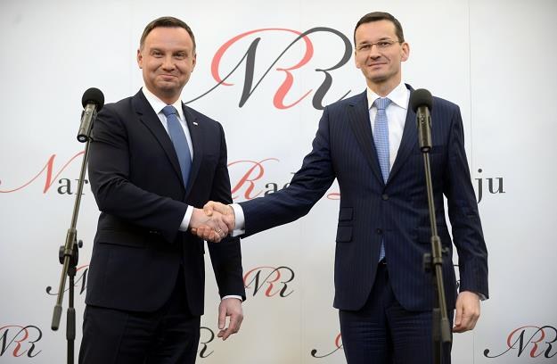 Wicepremier, minister rozwoju Mateusz Morawiecki (P) i prezydent Andrzej Duda (L) /PAP