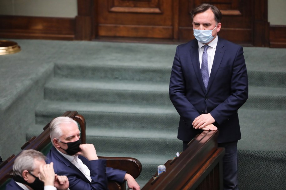 Wicepremier Piotr Gliński, wicepremier Jarosław Gowin i minister sprawiedliwości Zbigniew Ziobro w Sejmie /	Wojciech Olkuśnik /PAP