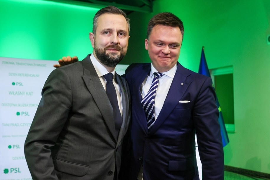 Wicepremier, szef MON Władysław Kosiniak-Kamysz (L) i lider Polski 2050, marszałek Sejmu Szymon Hołownia (P) po obradach Rady Krajowej Polskiego Stronnictwa Ludowego /Leszek Szymański /PAP