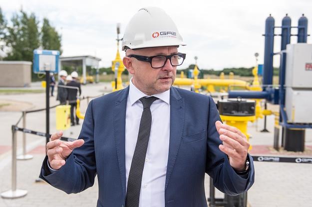 Wiceprezes Gaz-Systemu Artur Zawartko podczas uroczystego zakończenia budowy gazociągu /PAP