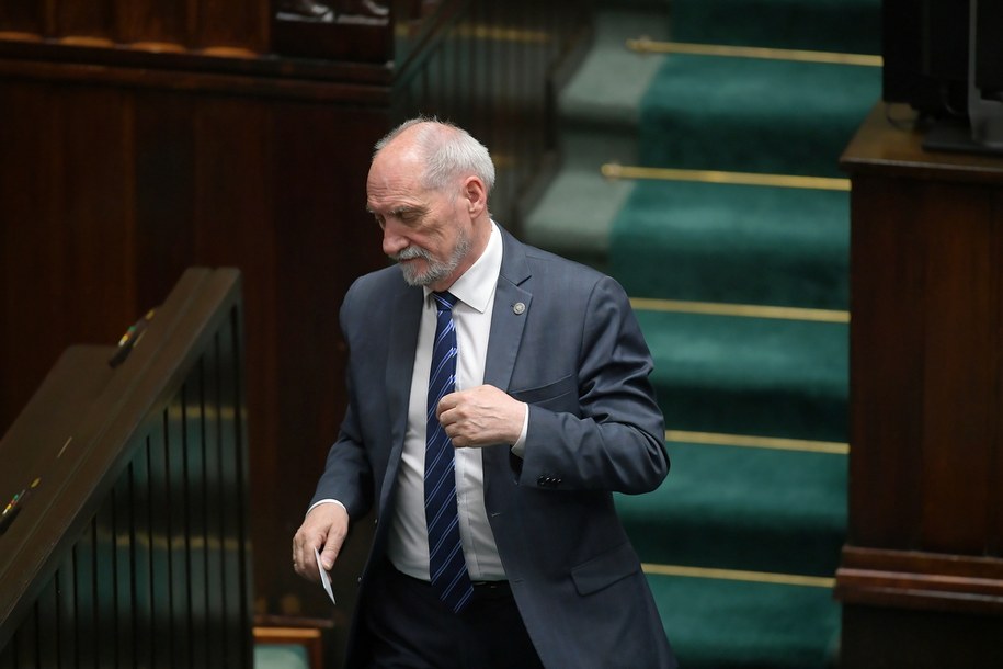 Wiceprezes PiS Antoni Macierewicz w Sejmie / 	Marcin Obara  /PAP