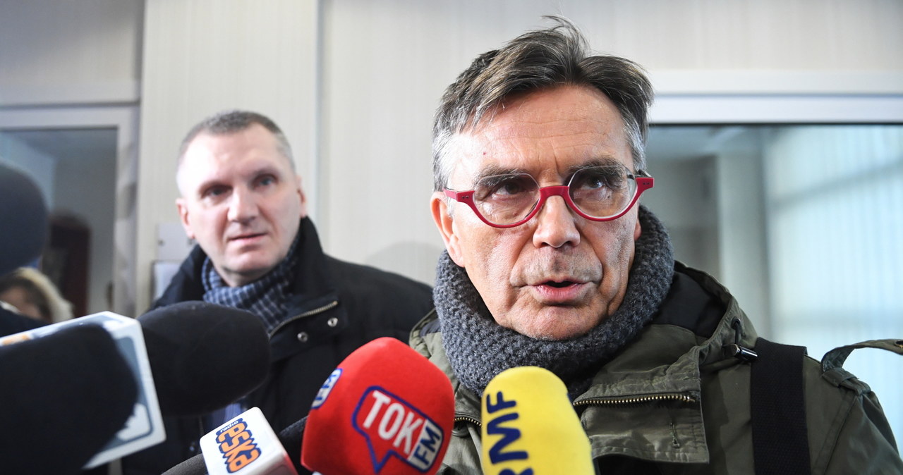 Wiceprezes ZNP Krzysztof Baszczyński (P) podczas briefingu prasowego poprzedzajacego spotkanie z minister edukacji Anną Zalewską. Fot. Jacek Turczyk /PAP