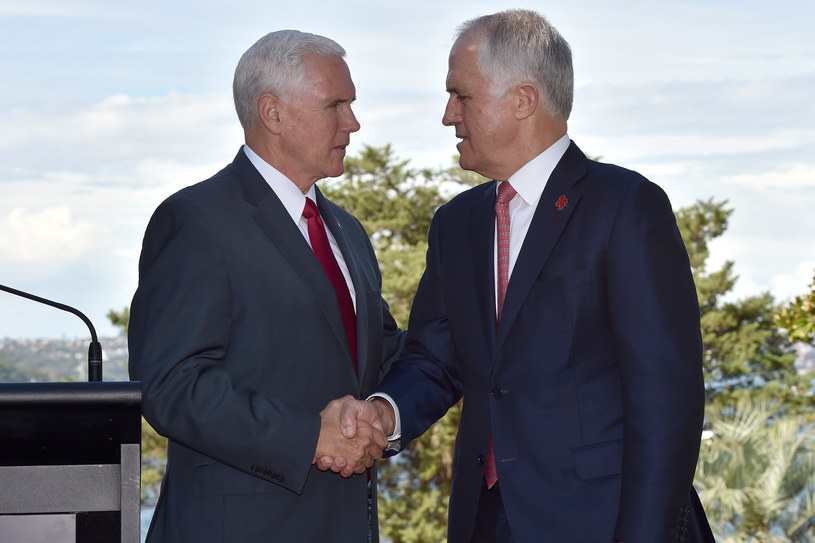 Wiceprezydent USA Mike Pence i premier Australii Malcolm Turnbull /SAEED KHAN /AFP