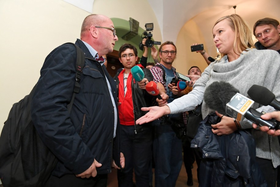 Wiceprzewodnicząca KOD Magdalena Filiks i pierwszy zastępca przewodniczącego Komisji Krajowej NSZZ „Solidarność” Bogdan Biś w sądzie okręgowym w Gdańsku / 	Adam Warżawa    /PAP