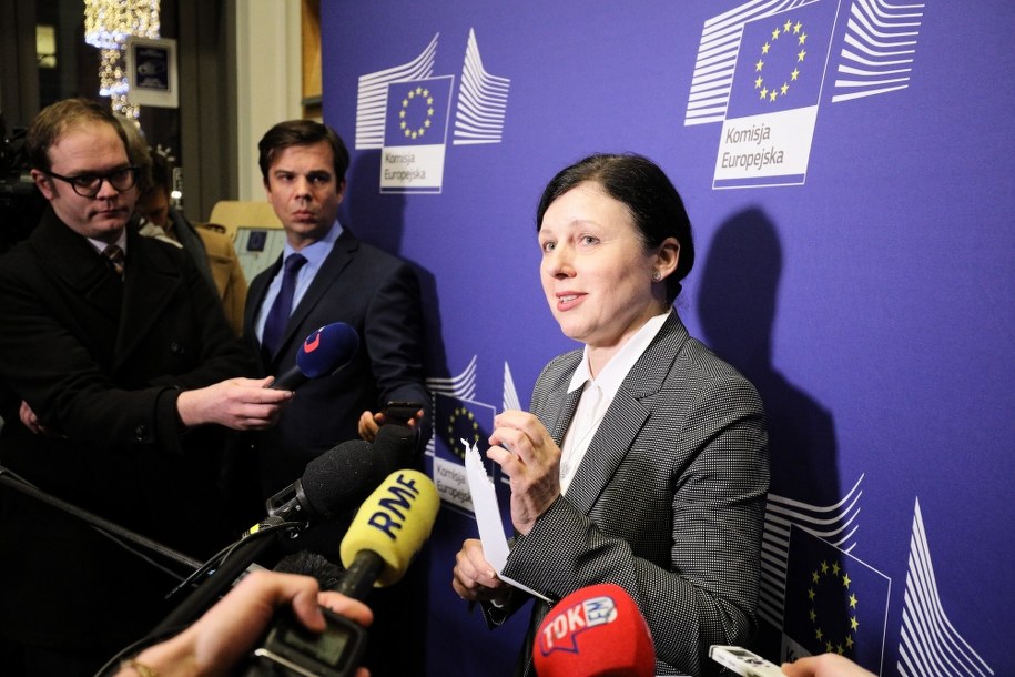 Wiceprzewodnicząca Komisji Europejskiej Viera Jourova podczas briefingu prasowego /Paweł Supernak /PAP