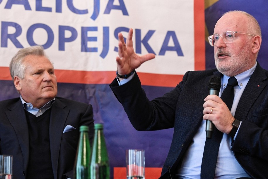 Wiceprzewodniczący Komisji Europejskiej, kandydat PES na szefa KE następnej kadencji Frans Timmermans i były prezydent Aleksander Kwaśniewski podczas debaty o przyszłości Unii Europejskiej i Europie socjalnej / 	Radek Pietruszka   /PAP
