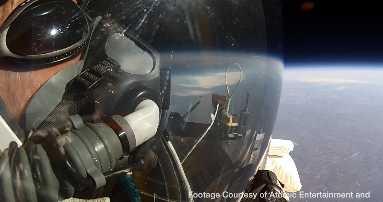 Wiceszef Google'a pobił rekord wysokości w skoku ze spadochronem