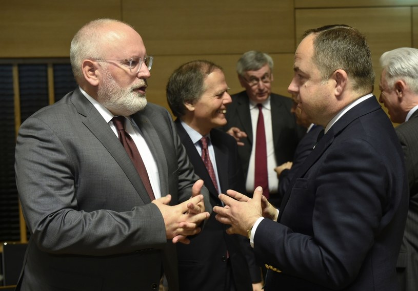 Wiceszef KE Frans Timmermans i wiceszef MSZ Konrad Szymański /JOHN THYS /AFP