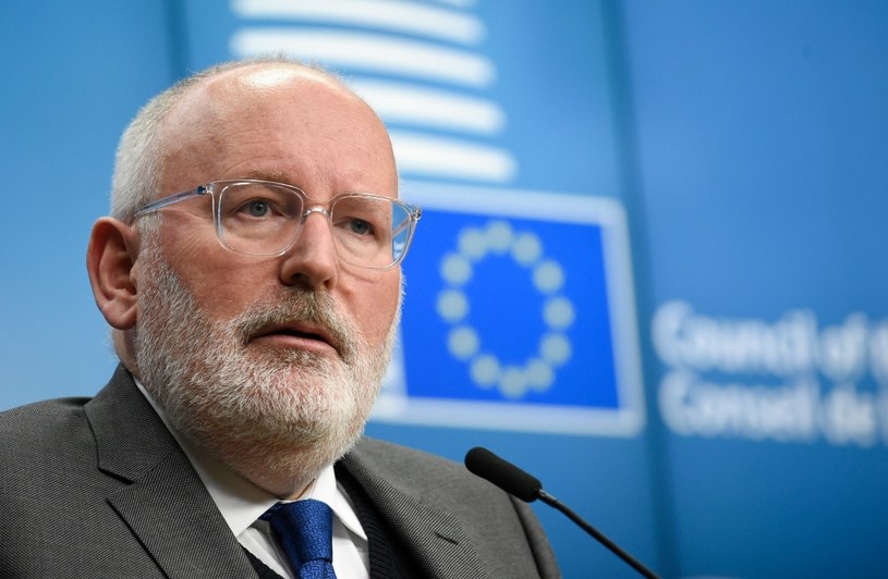 Wiceszef Komisji Europejskiej Frans Timmermans w poniedziałek przedstawi efekty dialogu Polski i KE /AFP