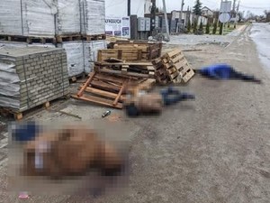 Wiceszef MSZ pokazał drastyczne zdjęcia. "Nie możemy odwracać wzroku"
