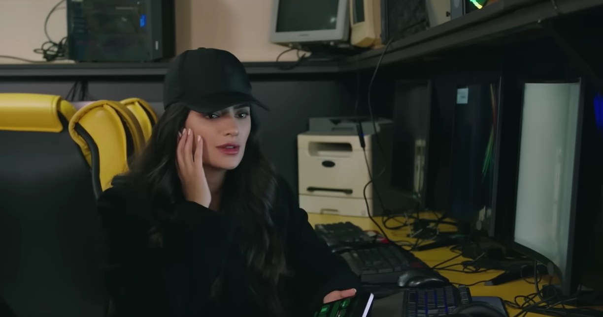 "Wichrowe wzgórze": Gozde podsłuchuje rozmowę Halila i Zeynep. Czy jej plan się powiedzie? /materiały prasowe /YouTube