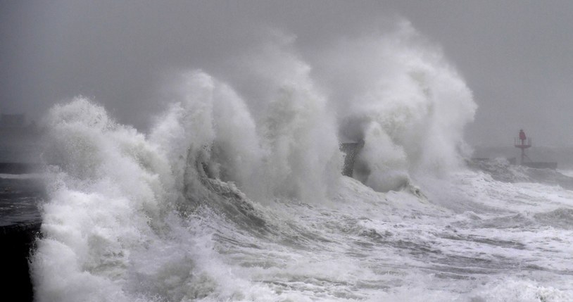 Wichury, burze i ulewy. Przygotuj się na ekstremalną pogodę w Polsce /FRED TANNEAU /AFP