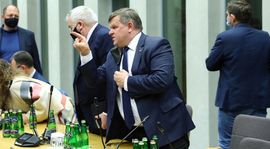 Wiczeszef MON Wojciech Skurkiewicz nie chciał odpowiadać na pytania dot. afery mailowej /Rafał Guz /PAP