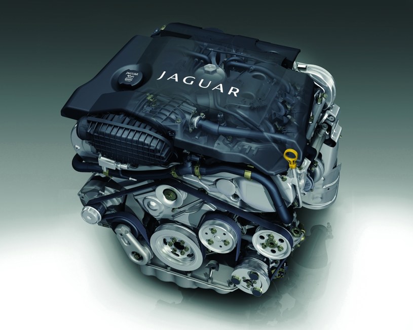 Widlasty diesel z dwiema turbosprężarkami skonstruowany przez Peugeota. Układ turbo bywa problematyczny, ale kultura pracy jest nie do pobicia. /Jaguar
