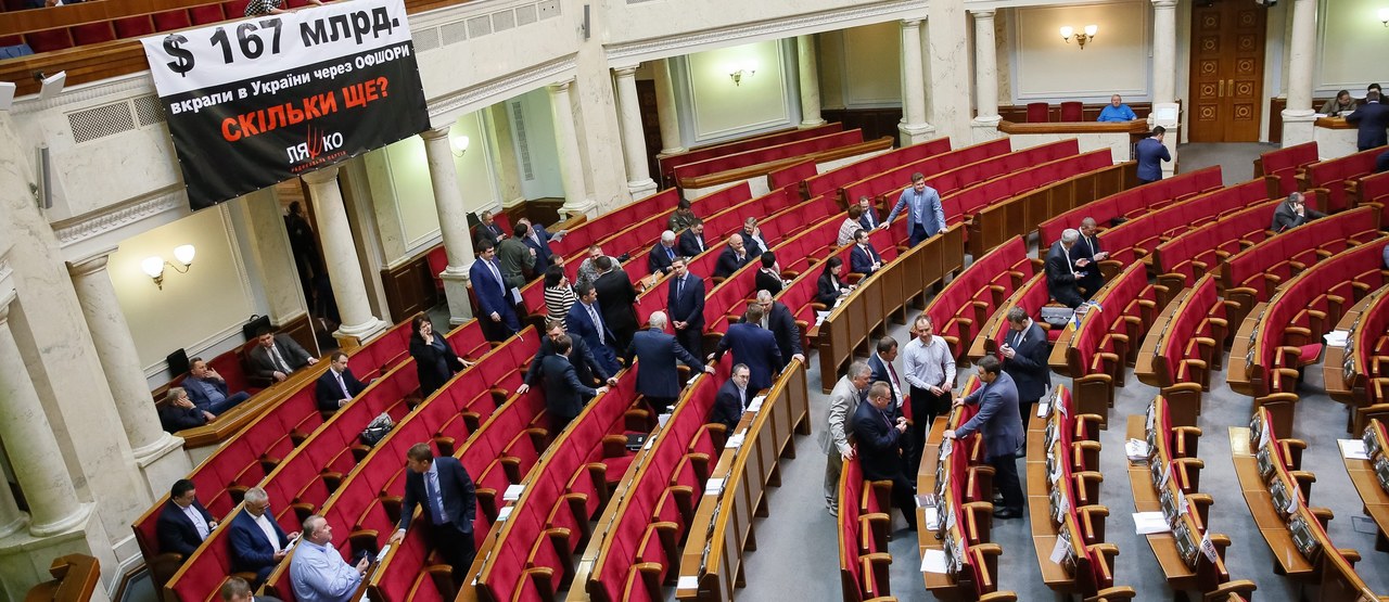 Widmo wcześniejszych wyborów parlamentarnych zawisło nad Ukrainą