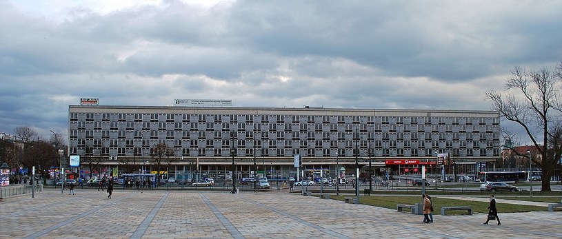 Widok hotelu "Cracovia" z Gmachu Głównego Muzeum Narodowego /Zygmunt Put/CC BY-SA 4.0 /Wikimedia