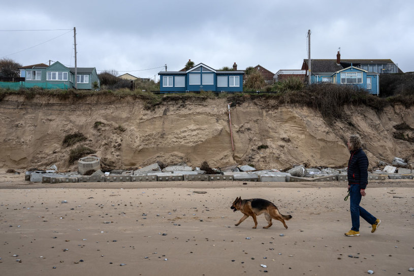 Widok klifu w Hemsby od strony plaży /Carl Court / Staff /Getty Images