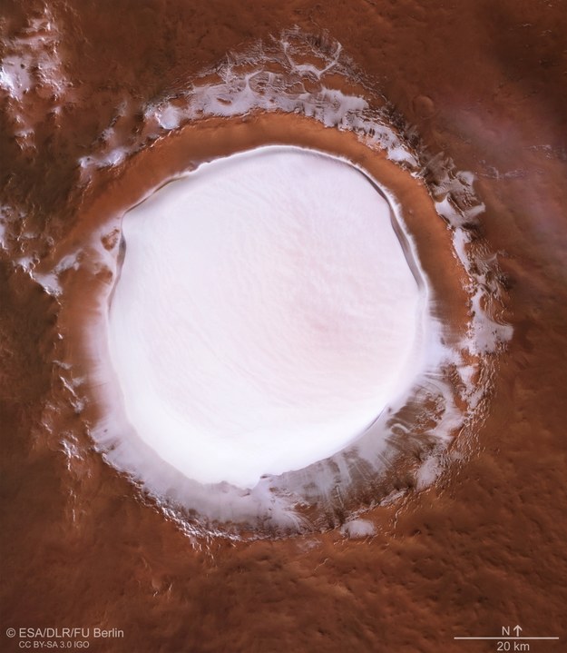 Widok krateru z orbity /ESA/DLR/FU Berlin /Materiały prasowe