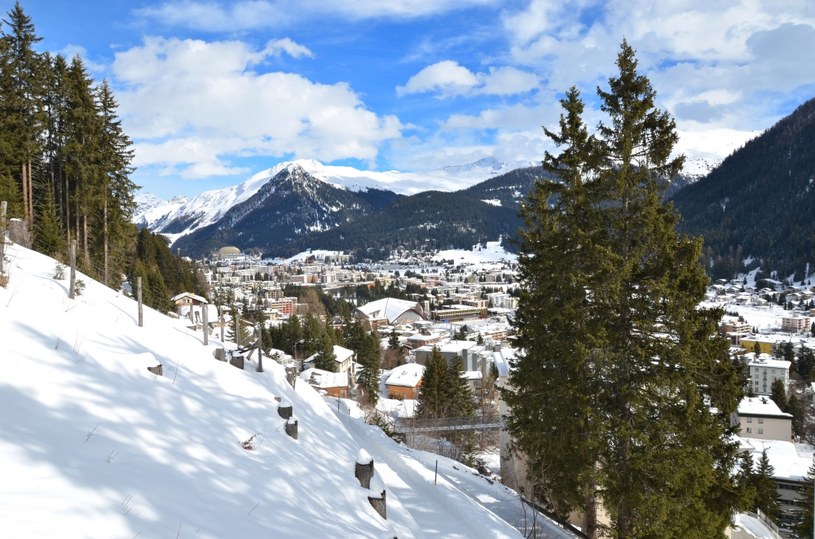 Widok na Davos. Jest się czym zachwycić! /123RF/PICSEL