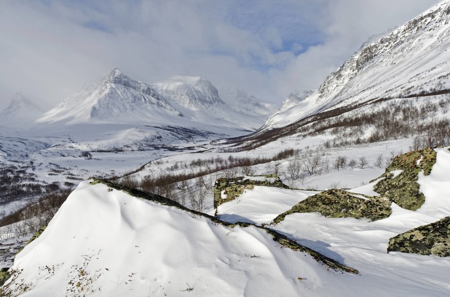 Widok na dolinę Vistasdalen w górach Kebnekaise /McPHOTOs    /PAP/EPA