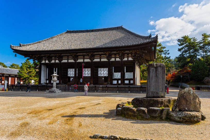 Widok na drewnianą świątynię Kofuku-ji z prefektury Nara, wpisanej na listę światowego dziedzictwa UNESCO. Bardzo podobna do zbezczeszczonej /masterlu /123RF/PICSEL