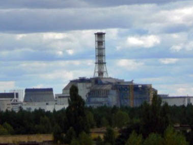 Widok na elektrownię atomową w Czarnobylu z ostatniego piętra hotelu Polesie w Prypeci &nbsp; /Fot. Tomasz Róg /RMF FM