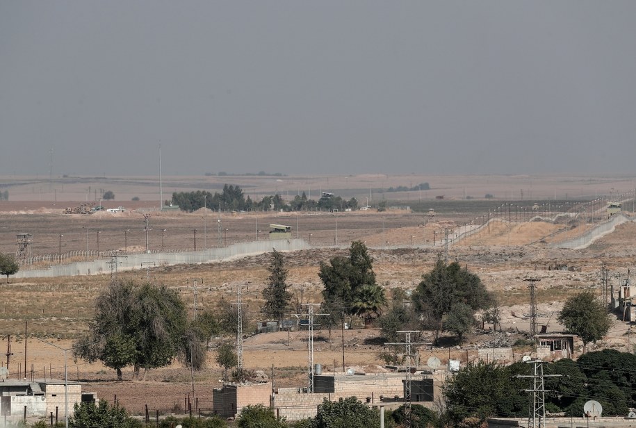 Widok na granicę turecko-syryjską /SEDAT SUNA /PAP/EPA