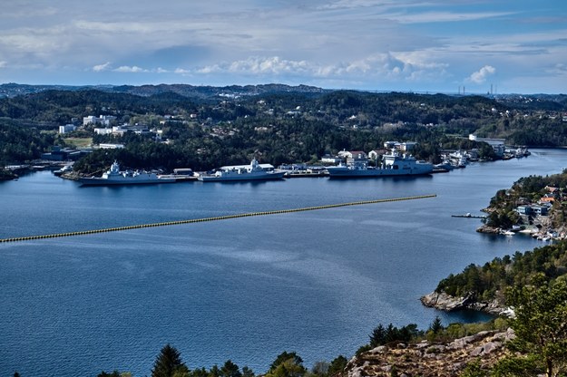 Widok na Haakonsvern pod Bergen i bazę marynarki wojennej /Shutterstock