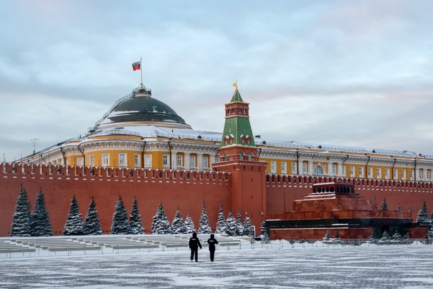 Widok na Kreml z Placu Czerwonego w Moskwie /Shutterstock
