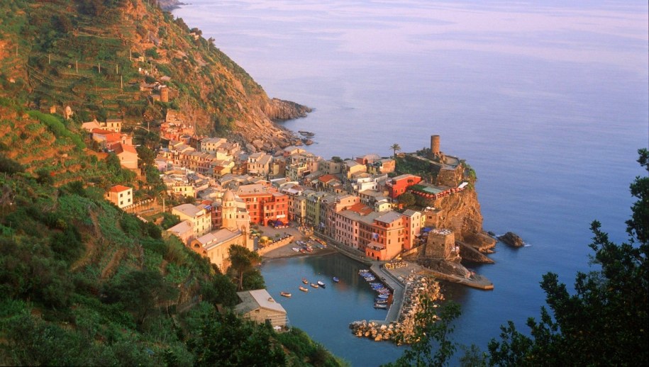 Widok na miejscowość Vernazza /	Doerr, C. & R. /PAP/DPA