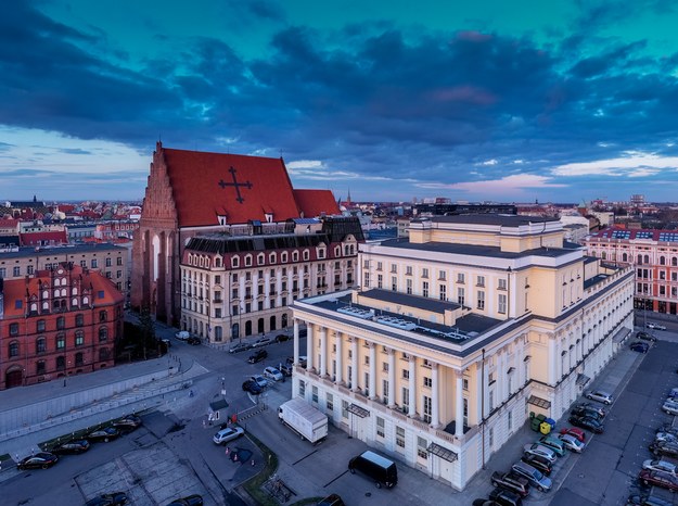 Widok na Operę Wrocławską /Shutterstock