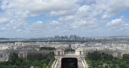 Widok na Paryż z drugiego piętra Wieży Eiffla. /INTERIA.PL