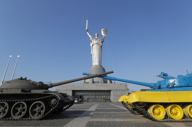 Widok na pomnik "Matki Ojczyzny" w Kijowie /SERGEY DOLZHENKO /PAP/EPA