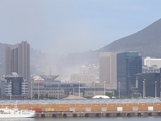 Widok na pożar z portu w Kapsztadzie /Gorąca Linia RMF FM