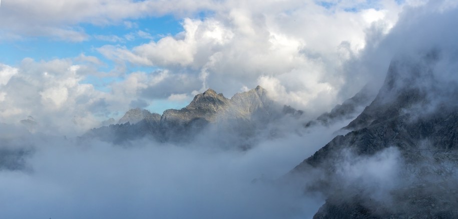 Lawina w Tatrach. Śnieg porwał turystów