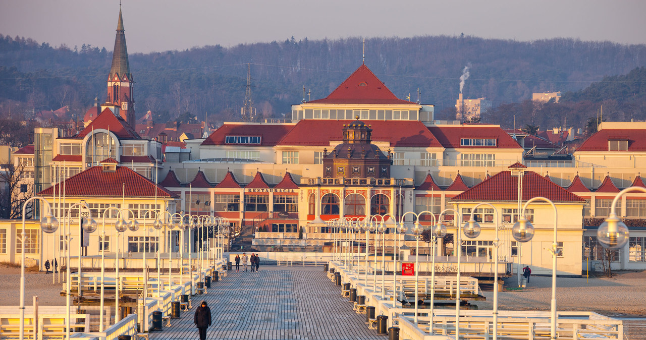 Widok na Sopot z molo o wschodzie słońca /123RF/PICSEL