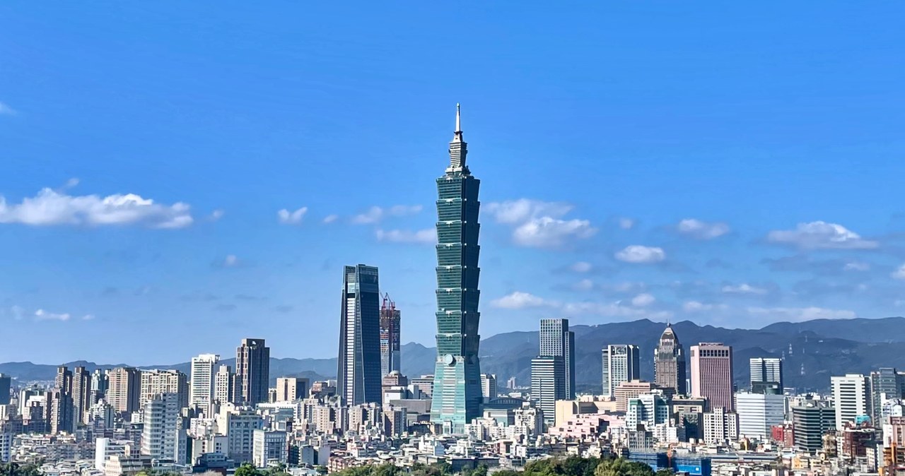 Widok na Taipei 101 /毛貓大少爺 /Wikipedia