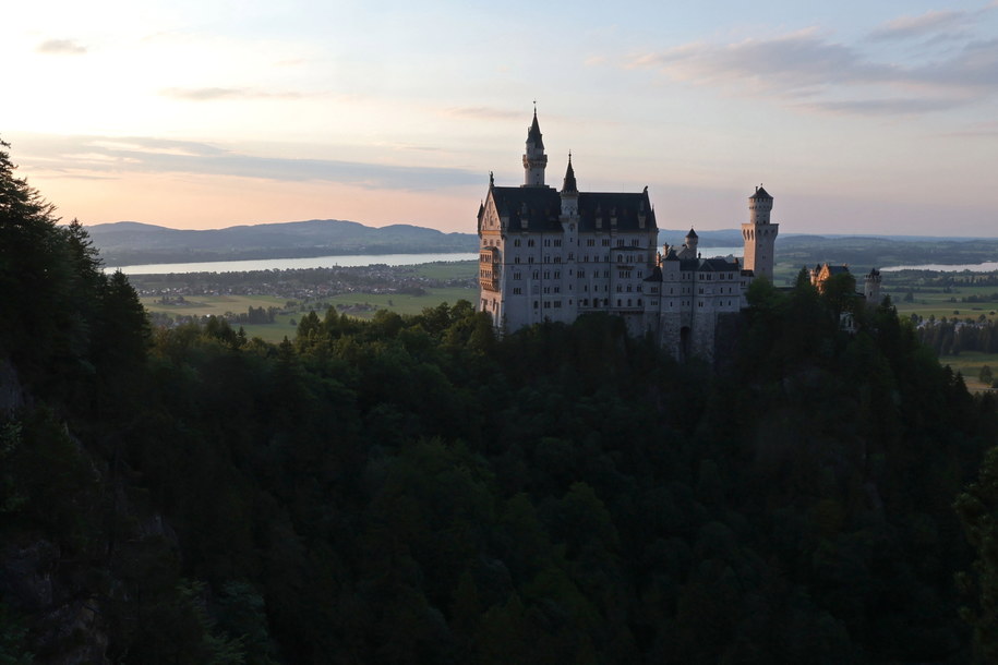 Widok na zamek Neuschwanstein /ANNA SZILAGYI /PAP/EPA